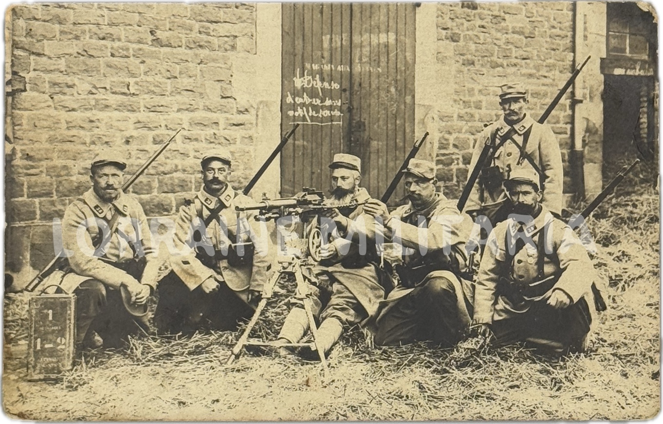 militaria : PHOTOS CP MITRAILLEURS AVEC  SAINT-ETIENNE 1907 CAPOTES POIRET 1915 38ème TERRIT