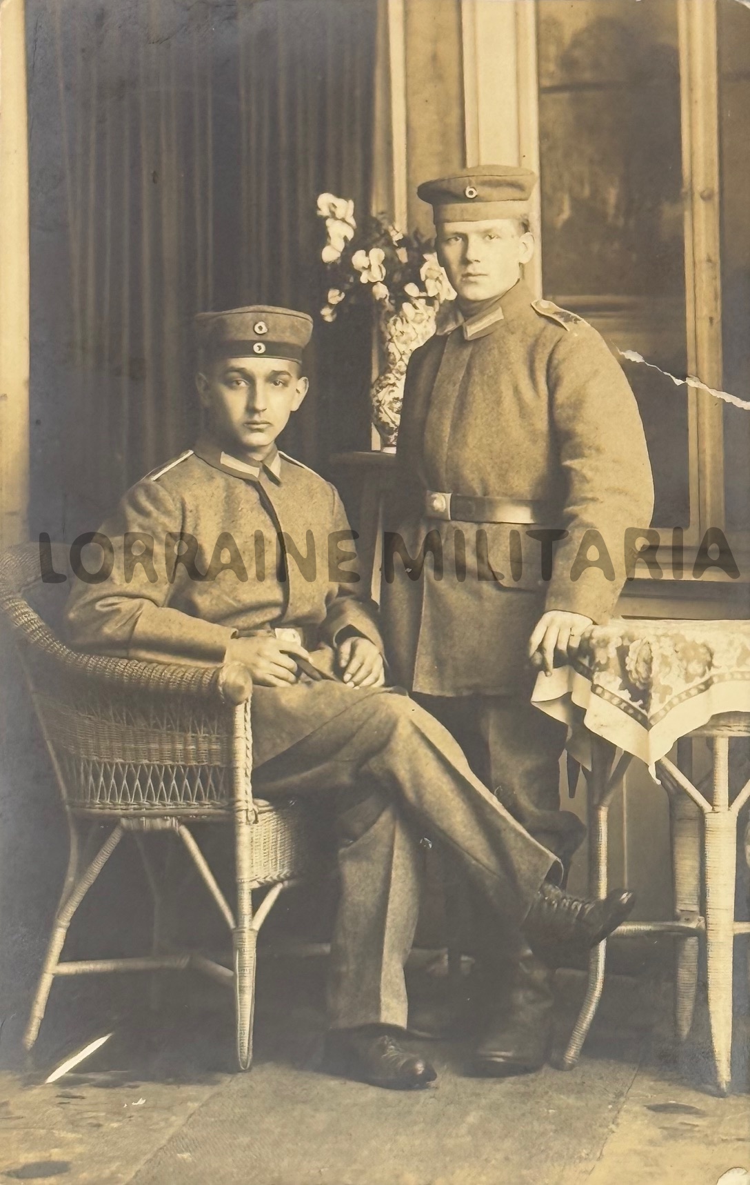 militaria : PHOTO CP SOLDATS  ALLEMANDS LITZEN GARDE MONOGRAMME COUVRE BANDEAU MUTZE