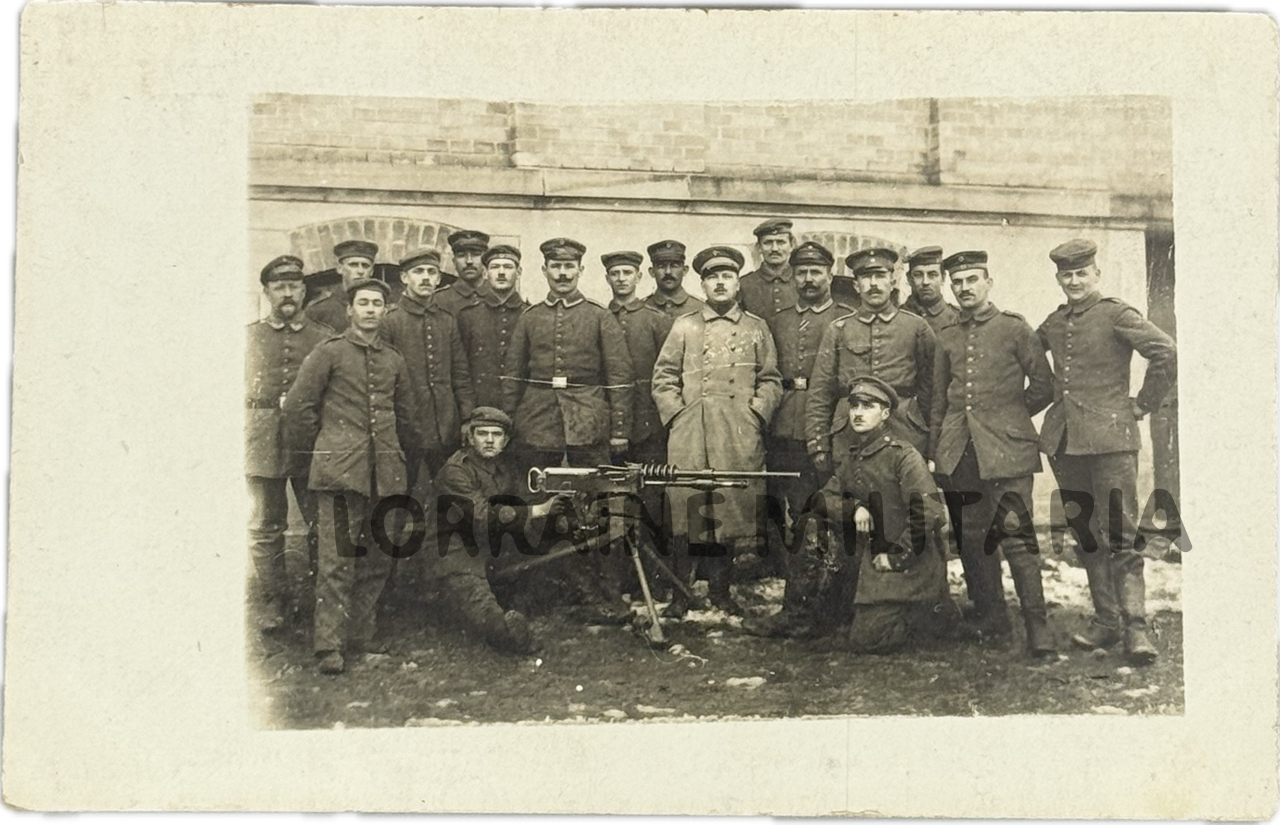 militaria : CP PHOTO GROUPE DE MITRAILLEURS  ALLEMANDS  HOTCHKISS 1900 PRECOCE DE PRISE